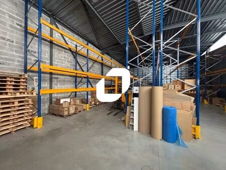 location local d'activités 250 m²