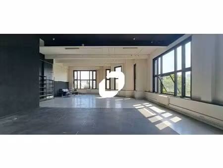 location local d'activités 217 m²