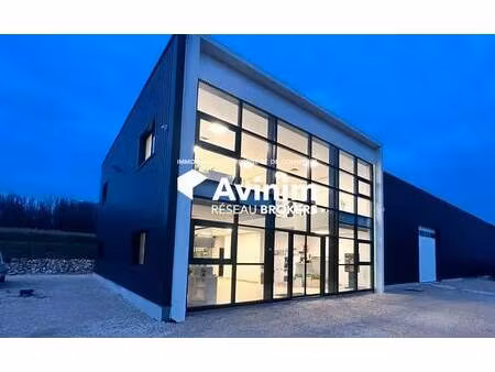 location local d'activités 589 m²