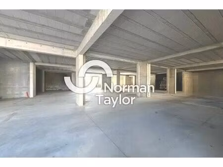 location local d'activités 900 m²