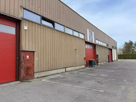 location local d'activités 400 m²