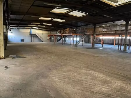 location entrepôt 3 143 m²