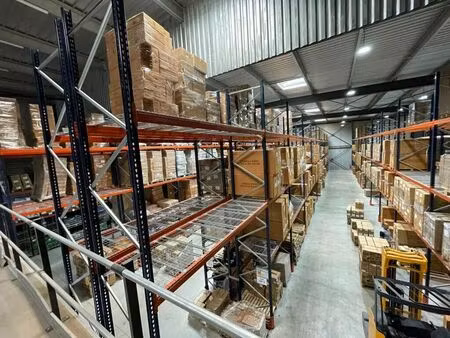location entrepôt 3 800 m²