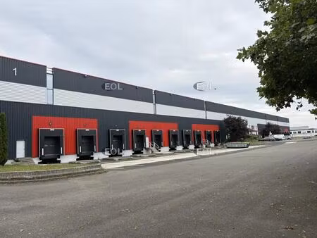 location entrepôt 8 115 m² à 16 230 m²