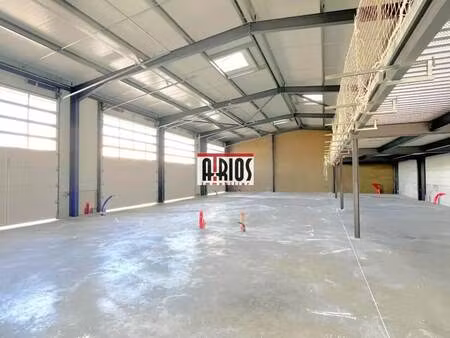 location entrepôt 111 m²