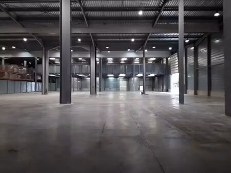 location entrepôt la crau 83260 3000m²