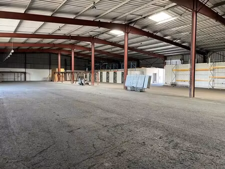 location entrepôt 1 850 m²