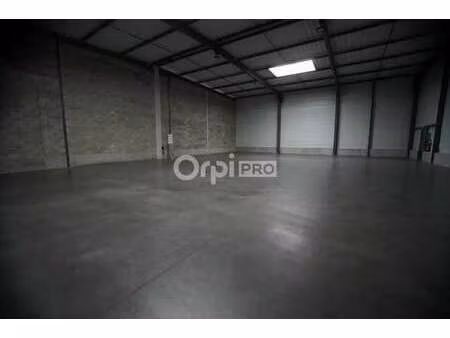 location local d'activités 390 m²