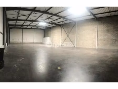 location local d'activités 485 m²