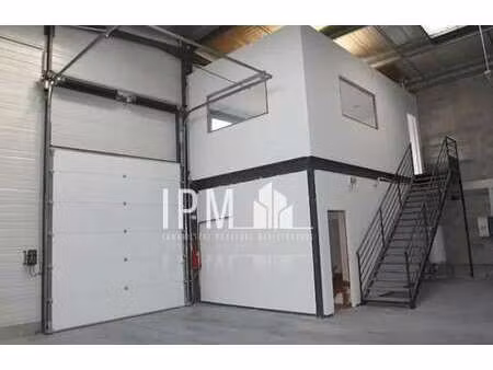 location local d'activités 150 m²