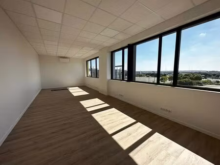 location local d'activités 148 m²