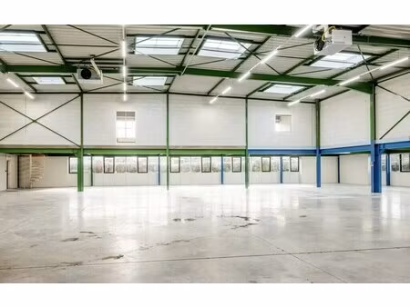 location local d'activités 509 m² à 4 042 m²