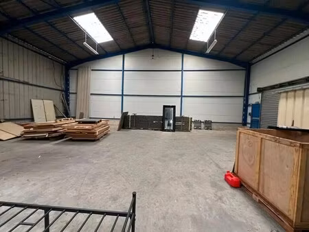 location local d'activités 380 m²