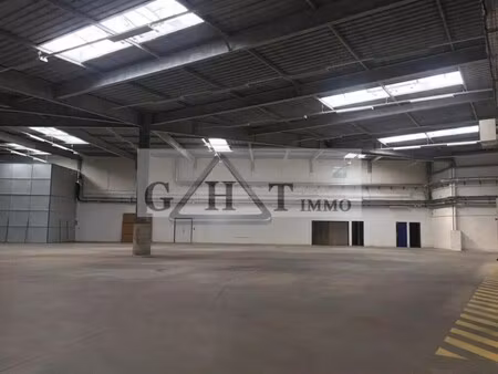 location entrepôt 2 906 m²