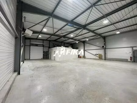 location local d'activités 368 m²