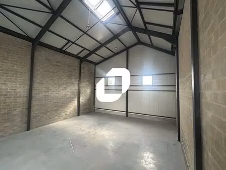 location local d'activités 273 m²