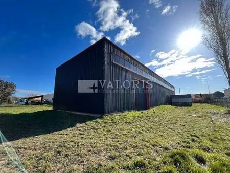 location local d'activités 589 m²