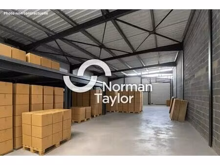 location local d'activités 288 m²