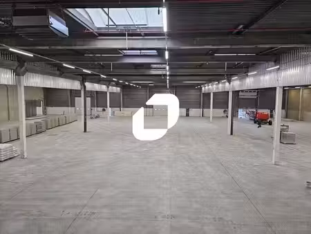 location entrepôt 1322m² à 29598m²