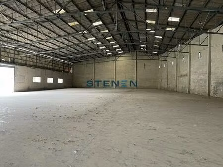 location local d'activités 2 000 m²