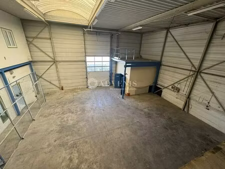 location local d'activités 430 m²