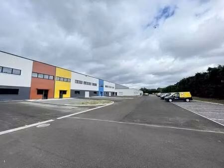 location local d'activités 1 086 m²