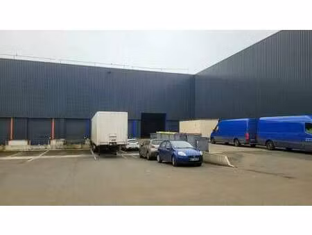 location local d'activités 2 200 m²