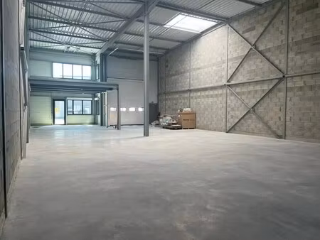 location local d'activités 344 m²