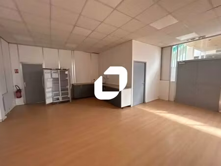 location bureaux 436 m² à 1 136 m²