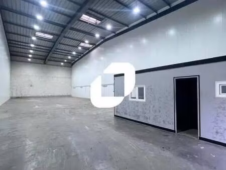 location local d'activités 3 035 m²
