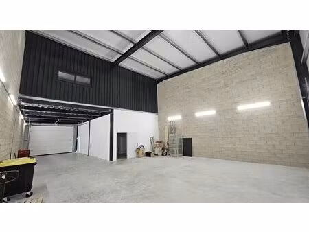 location commerce pontault-combault 77340 290m²