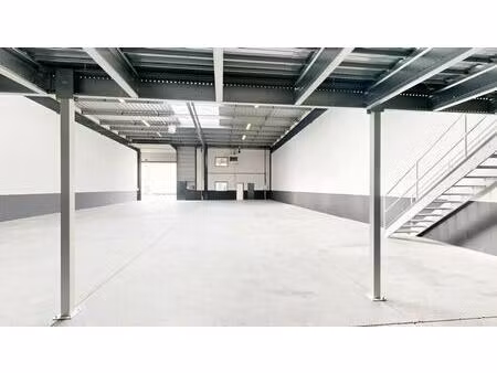 location entrepôt 647 m²