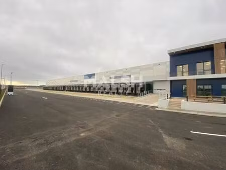 location entrepôt 7 547 m²
