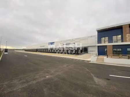 location entrepôt colombier saugnieu 69124 7547m²