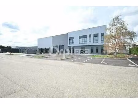 location entrepôt 1 767 m²