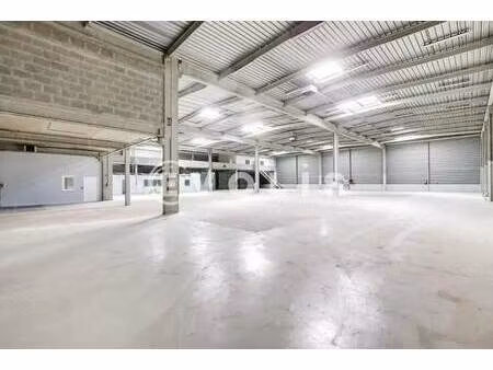 location entrepôt 400 m² à 2 400 m²