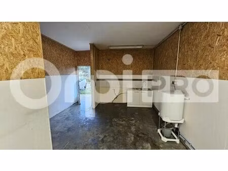 location entrepôt 30 m²