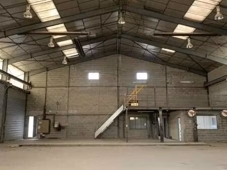 location entrepôt 675 m²