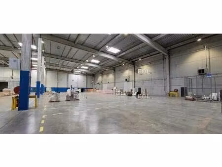 location entrepôt 1 685 m²