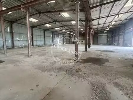 location entrepôt 1 842 m²