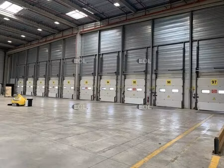 location entrepôt 67 124 m²