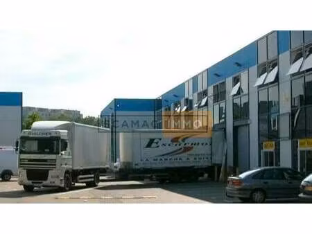 location entrepôt 49 m² à 1 300 m²
