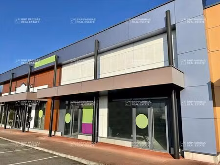 location local d'activités 300 m²