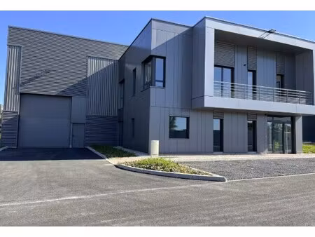 location local d'activités 914 m²