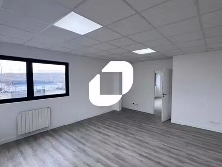 location local d'activités 27 m² à 3 331 m²