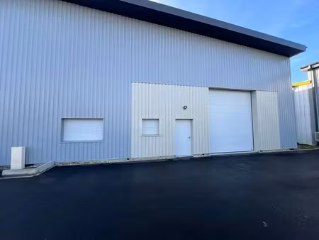 location local d'activités 495 m²