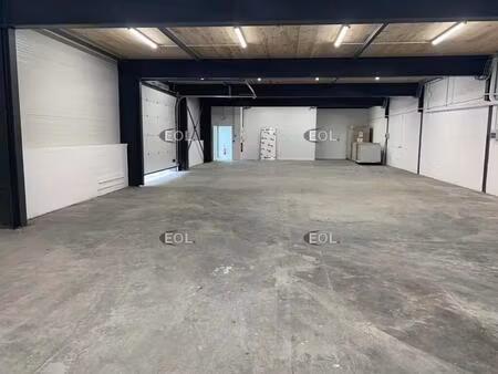 location local d'activités 300 m²
