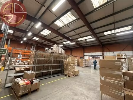 location entrepôt 1 450 m²