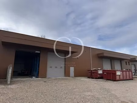 location entrepôt chavanoz 38230 760m²