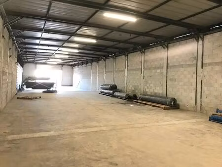 location entrepôt 200 m² à 600 m²